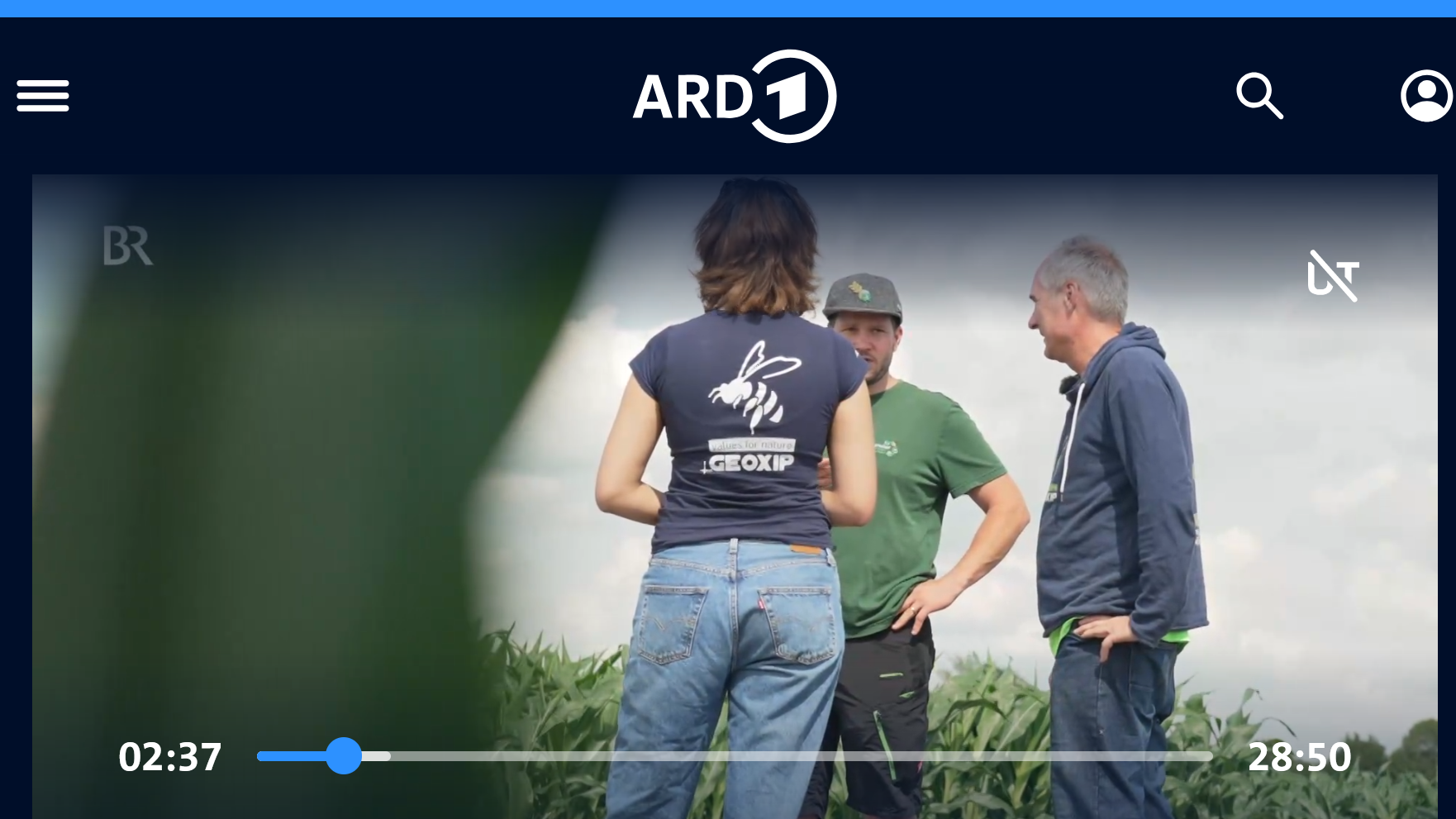 Medienproduktion des Bayerischen Rundfunks an einer GEOXIP Blühfläche – Presse, Fernsehen und redaktionelle Reichweite rund um Ackerwerbung, Bodenbilder und Geobranding
